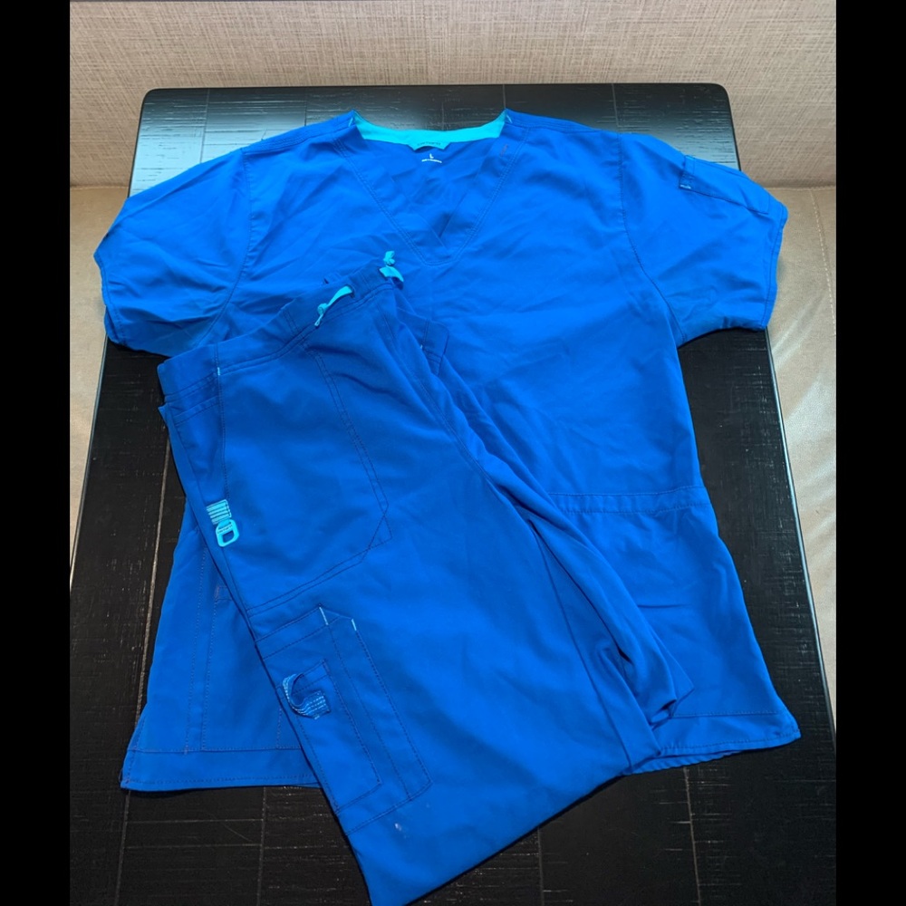 Scrub set